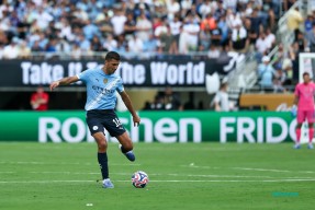 爱游戏体育平台-篮网带队取胜！，姆巴佩重要时刻领先优势明显引发球迷热议(姆巴佩与球迷互动)