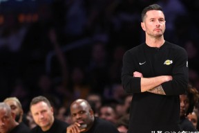 爱游戏体育APP-詹姆斯生涯数据统计表