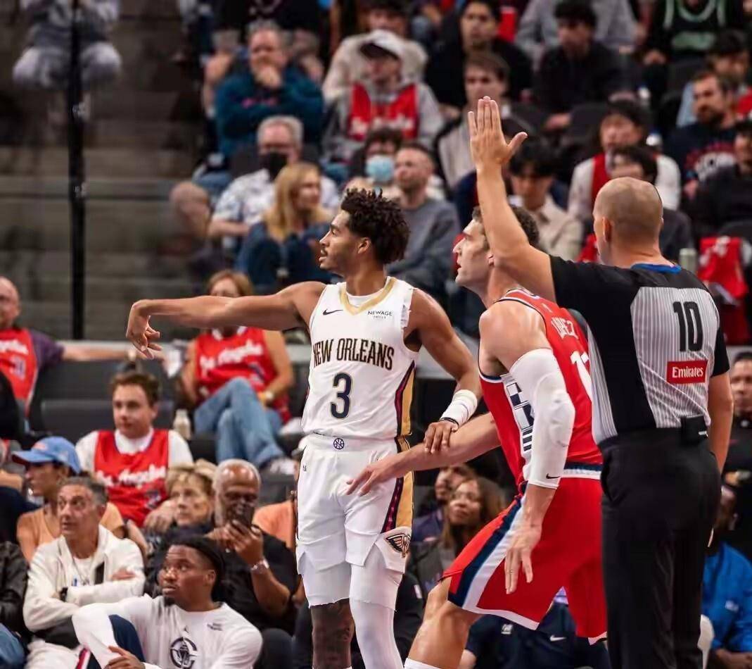 包含多特蒙德发布备战花絮,转会期绝杀压哨,CBA季后赛任务艰巨,临场指挥获称赞的词条 包含多特蒙德发布备战花絮,转会期绝杀压哨,CBA季后赛任务艰巨,临场指挥获称赞的词条